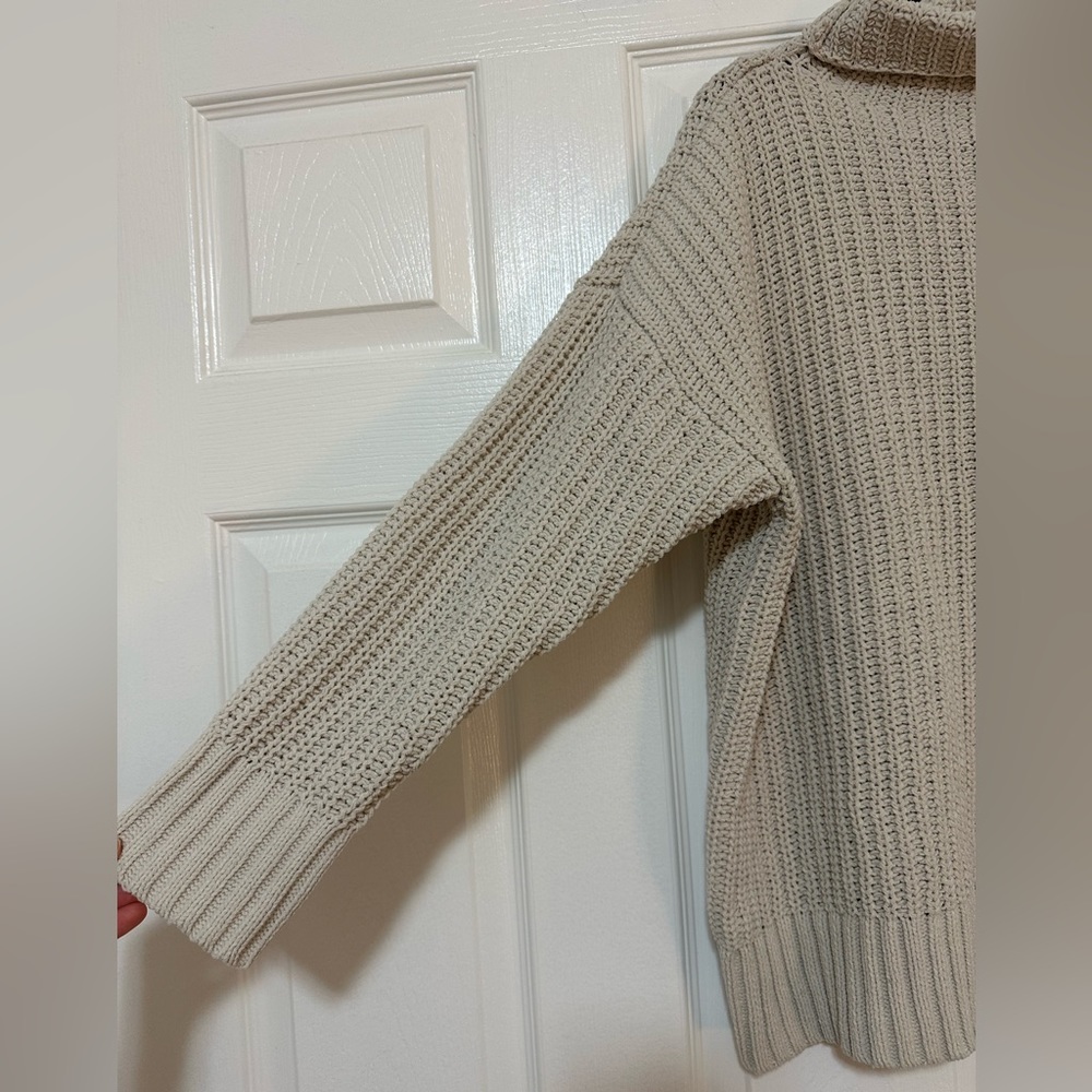 Aerie Knit Cream Turtleneck Sweater in Extra Small - Picture 3 of 7